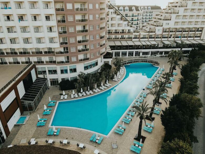 Hotel Saturn Palace Resort
