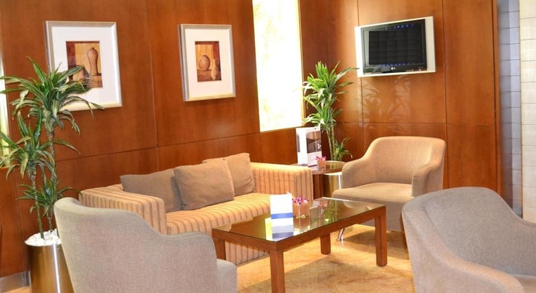 Hotel Al Rawda Rotana Suites