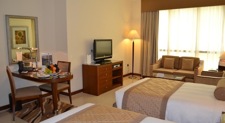 Hotel Al Rawda Rotana Suites