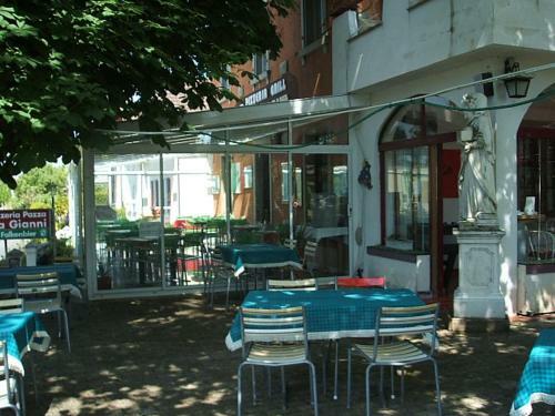Hostal Guest House Pizzeria Pazza Da Gianni