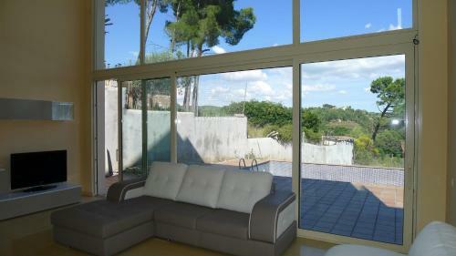 Gran Casa Con Piscina En Abrera