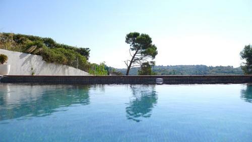 Gran Casa Con Piscina En Abrera