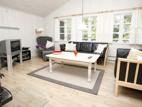 Four-bedroom Holiday Home In �lb�k 15