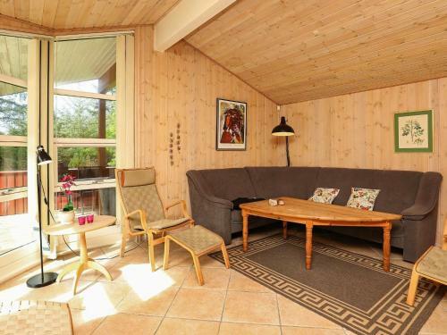 Three-bedroom Holiday Home In �lb�k 3