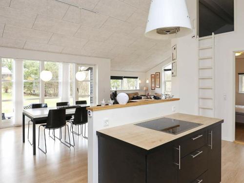 Three-bedroom Holiday Home In L�gst�r 6