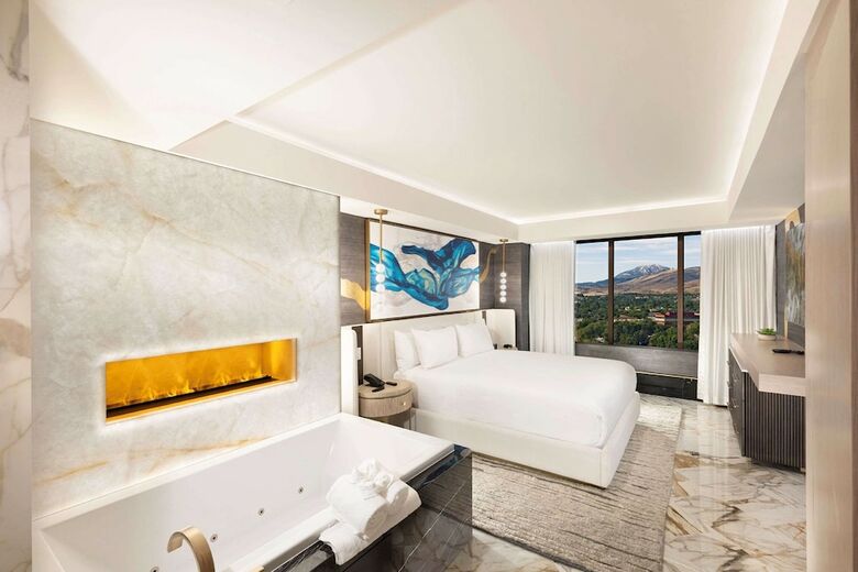 Hotel Peppermill Resort  Casino