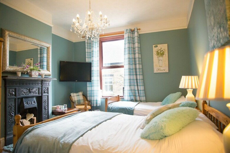 Bed & Breakfast Compton Guest House