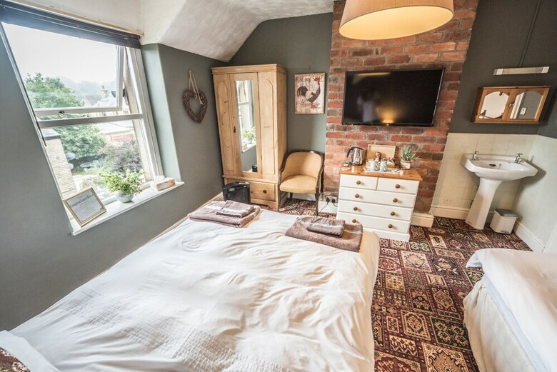 Bed & Breakfast Compton Guest House
