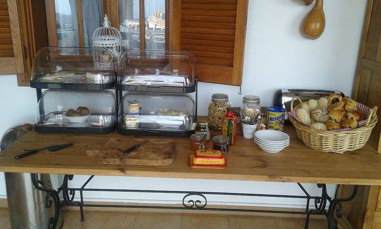 Casa Roble B&B