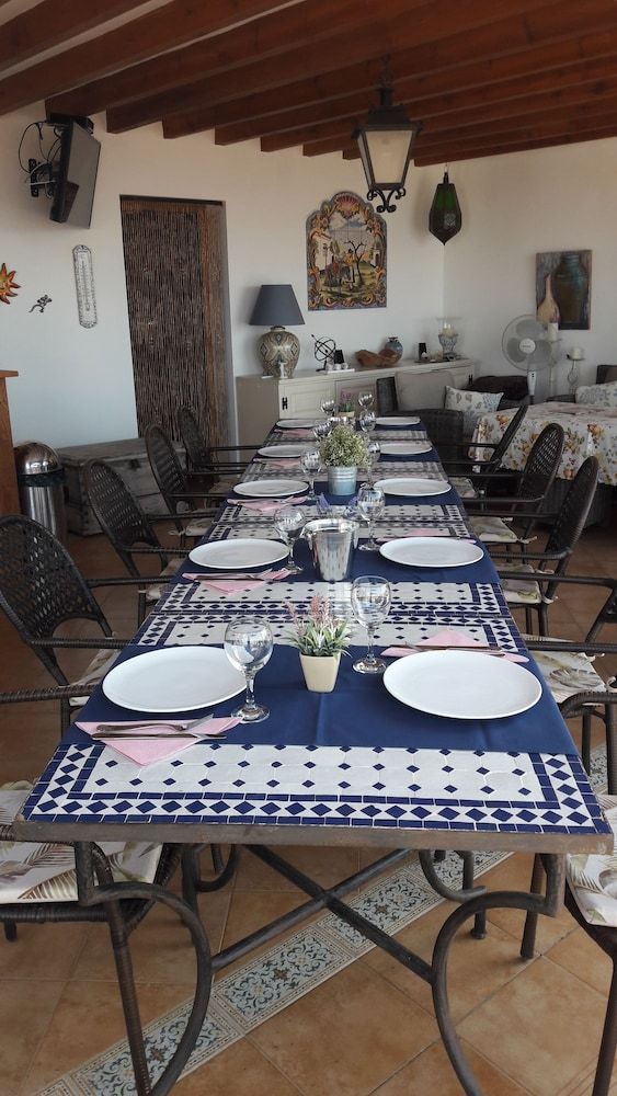 Casa Roble B&B