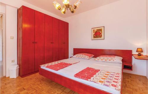 Three-bedroom Apartment Novi Vinodolski 08