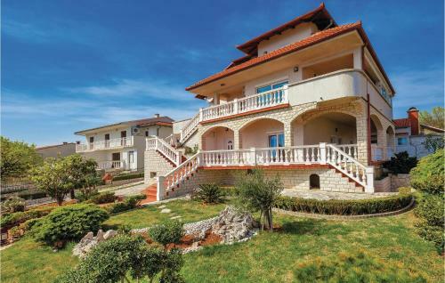 Three-bedroom Apartment Novi Vinodolski 08