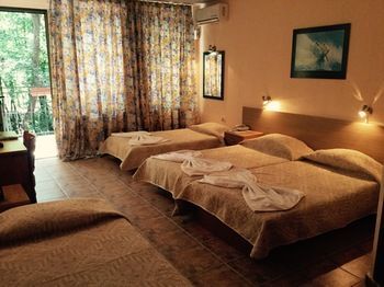 Hotel Briz(.)