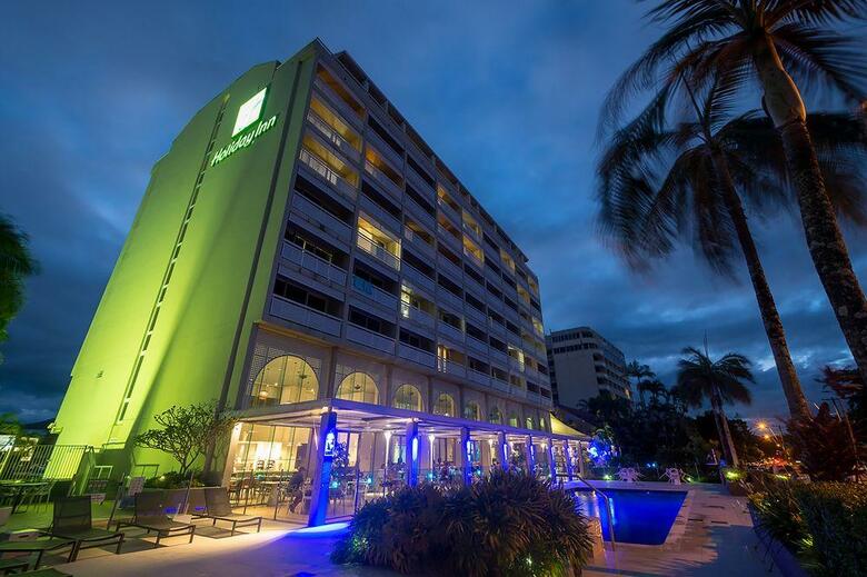 Mercure Hotel Harbourside Cairns