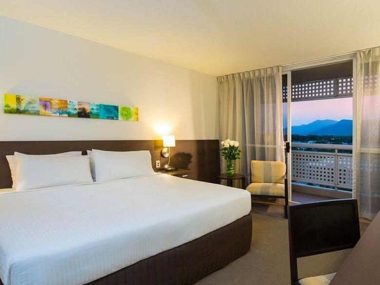 Mercure Hotel Harbourside Cairns