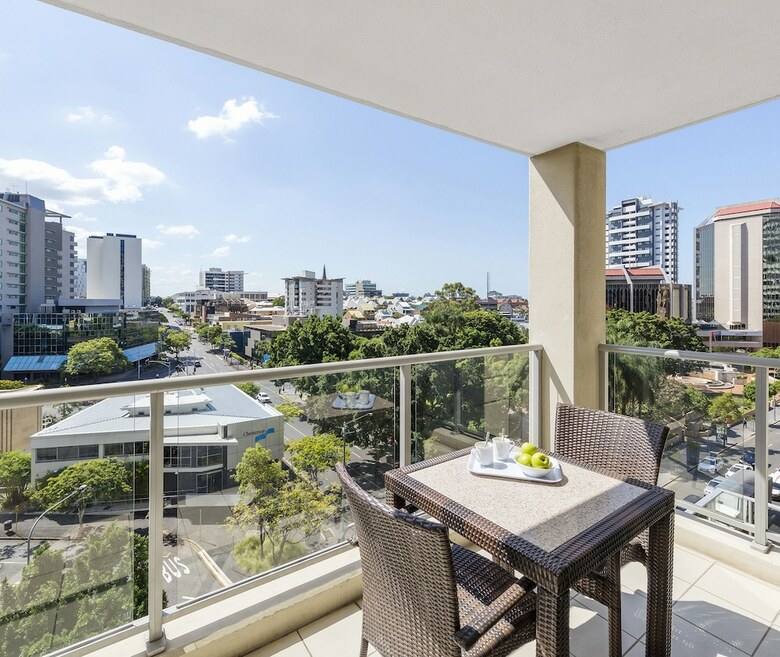 Hotel Oaks Lexicon Apartments