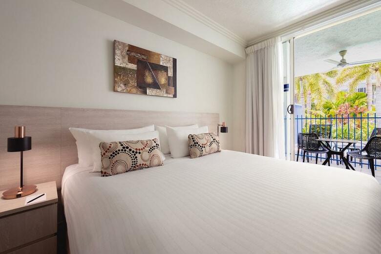 Hotel Oaks Lagoons