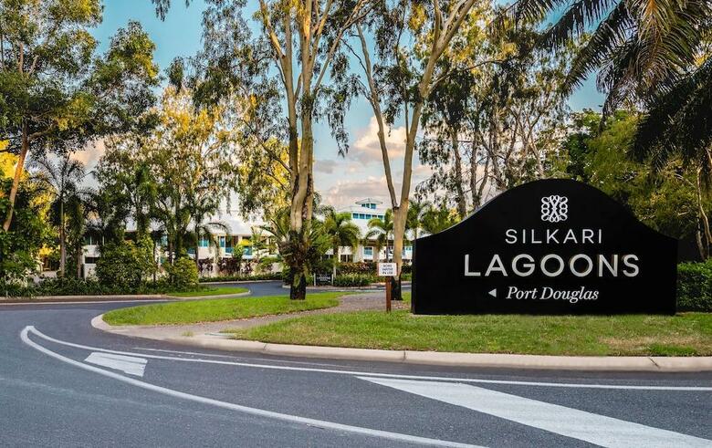 Hotel Oaks Lagoons