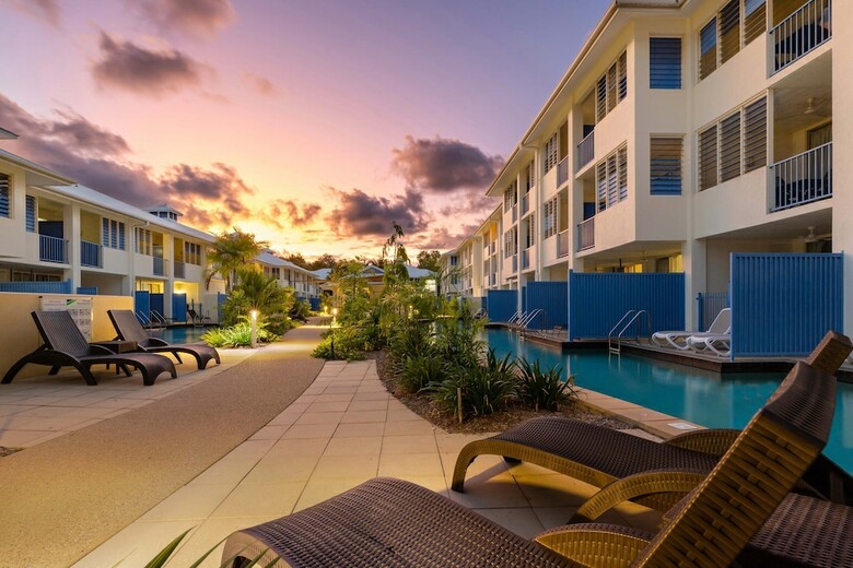 Hotel Oaks Lagoons