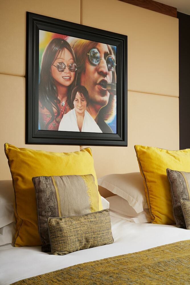 Hard Days Night Hotel