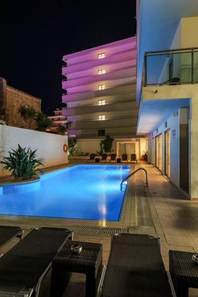 Manousos City Hotel