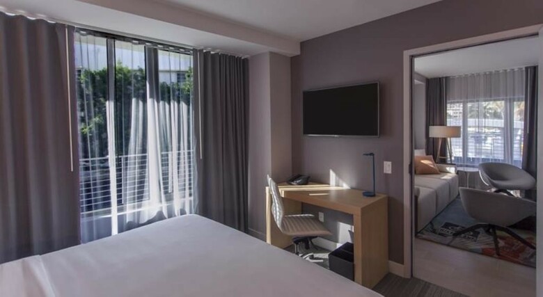 Hotel Aloft South Beach