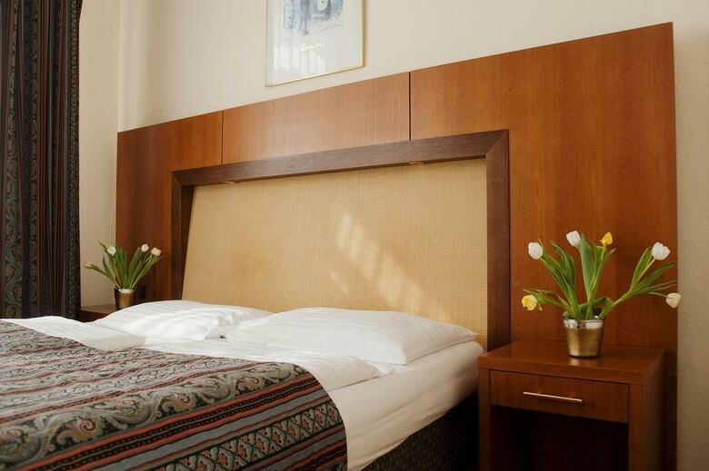 Hotel Carlton Opera