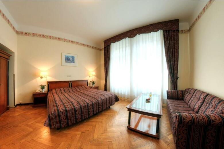 Hotel Carlton Opera