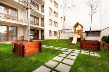 Corvin Plaza Apartments And Suites