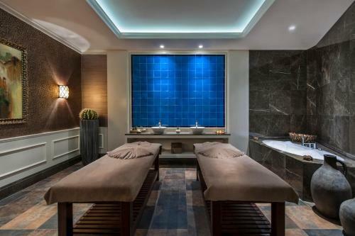 Elite World Business Hotel