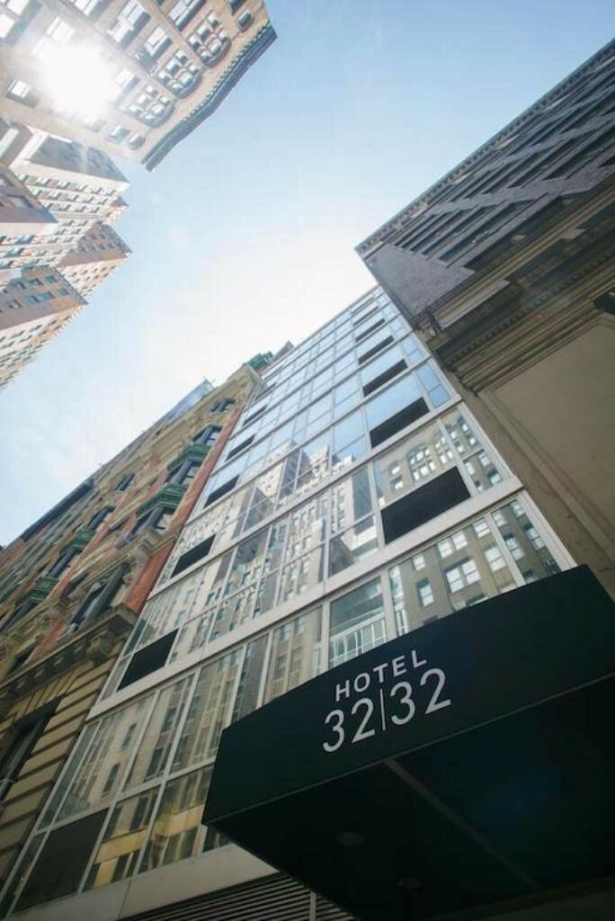 Hotel 32 32