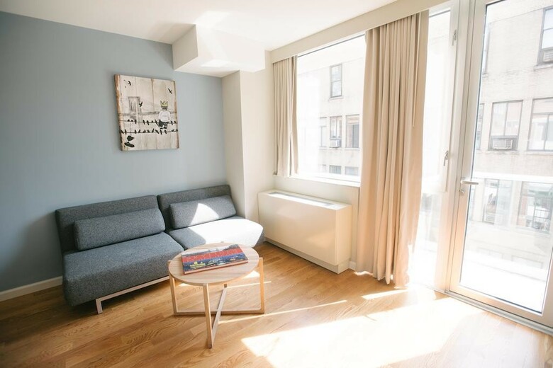 Hotel 32 32