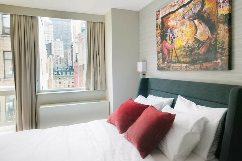 Hotel 32 32