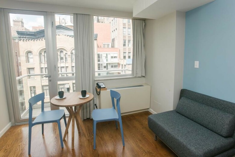 Hotel 32 32