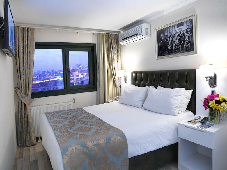Monarch Hotel