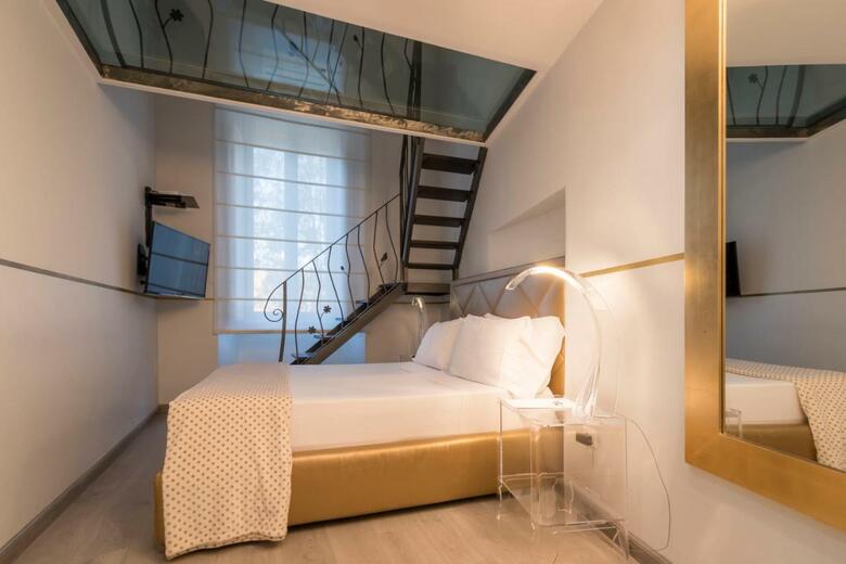 Hotel Luxury On The River
