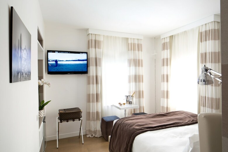 Hotel Via Del Corso Home
