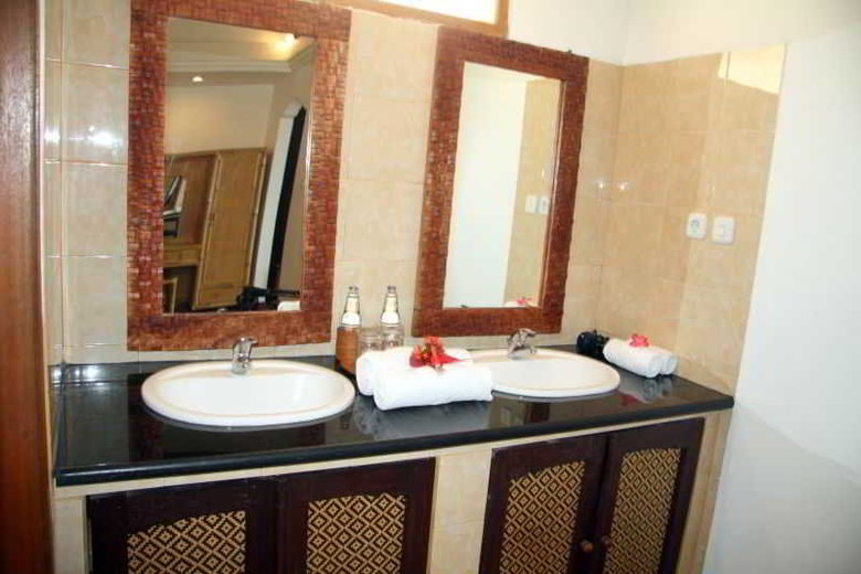 Hotel Adi Rama Beach
