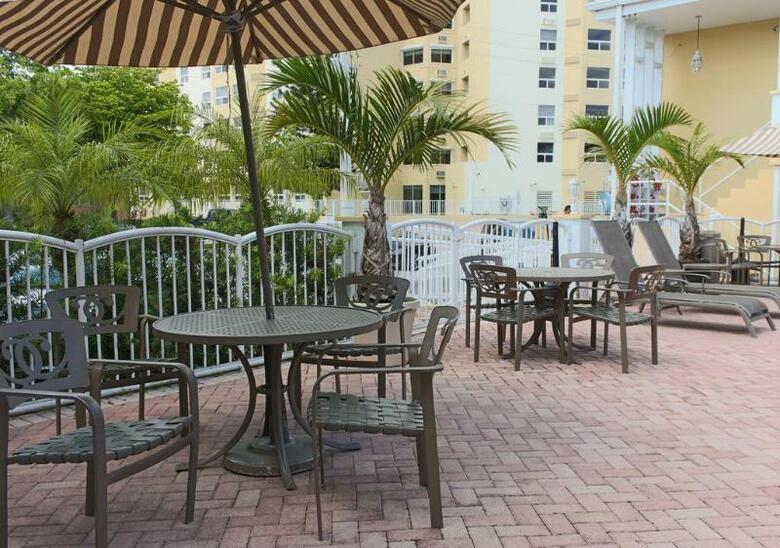 Beach Place Hotel