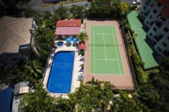 Hotel Surf Parade Resort