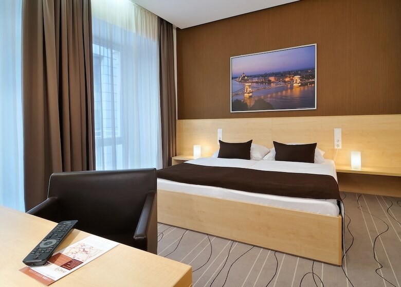 Promenade City Hotel