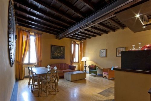 Hostal Manfredi Luxury Apartments