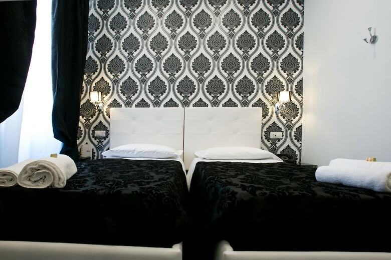 Bed & Breakfast Rome Key Luxury House