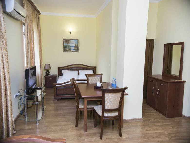 Hotel Capital