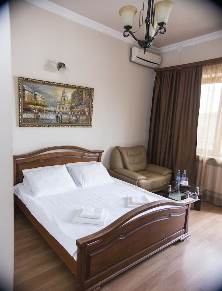 Hotel Capital