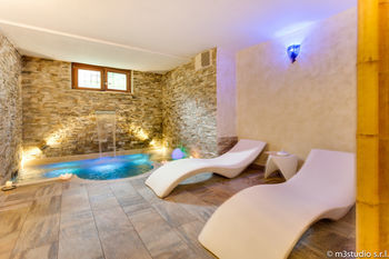 Aurelia Garden Gold Bed & Breakfast