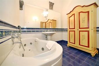 Hostal Florentia Suites