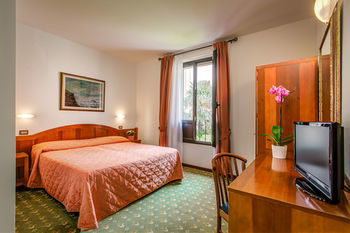 Hostal Hotel Arno Bellariva