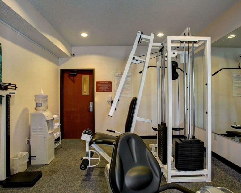 Hotel Comfort Inn & Suites (.)