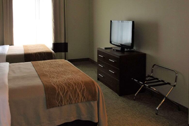 Hotel Comfort Inn & Suites (.)